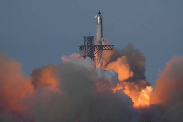 Starship launches Super Heavy from Boca Chica Beach, ship lands in Gulf