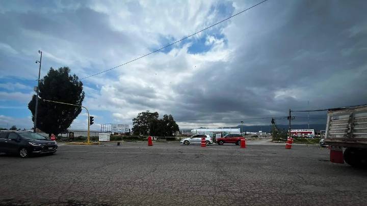 Tulancingo: Semáforo de bulevar Miguel Hidalgo continúa sin reparación