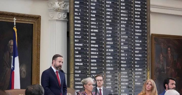 Texas redistricting fight escalates as Democrats rally in Illinois, Republicans vow repeated vote attempts