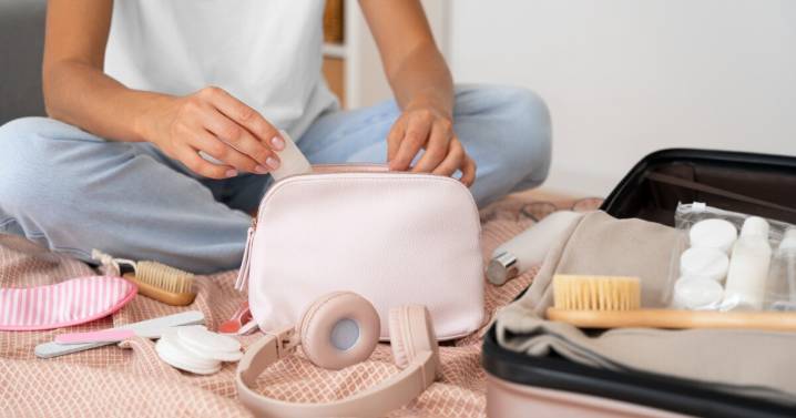 Cómo armar el bolso de mano perfecto: los imprescindibles que no pueden faltarte en un vuelo