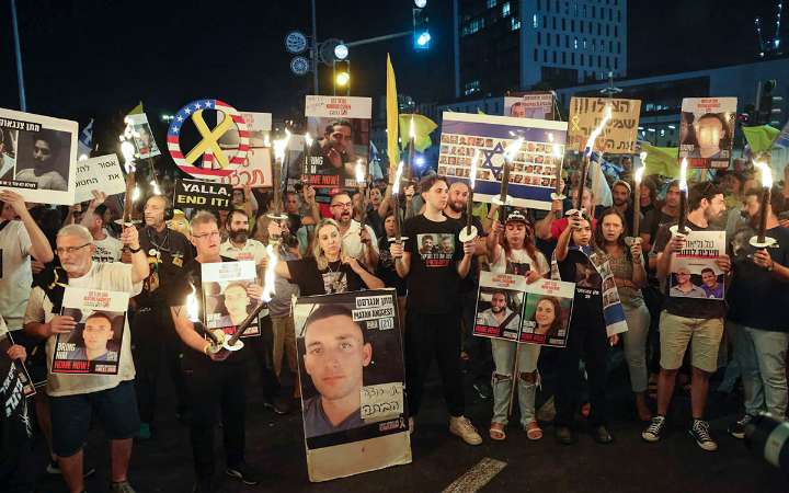 Familias de rehenes llaman a una huelga general en Israel contra plan de Netanyahu de tomar Gaza