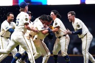 Elevado de sacrificio de Isaac Collins da la victoria a Cerveceros, 9-8 sobre Diamondbacks – Chicago Tribune