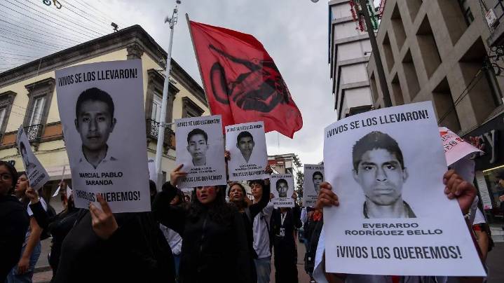 Relación con familiares de normalistas de Ayotzinapa no cambiará por renuncia de abogado: Sheinbaum