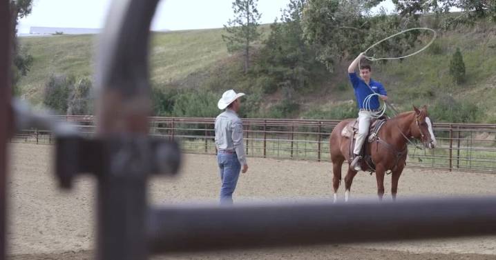 Out of His League: Roping steers with NRA-leading header Chad Turner