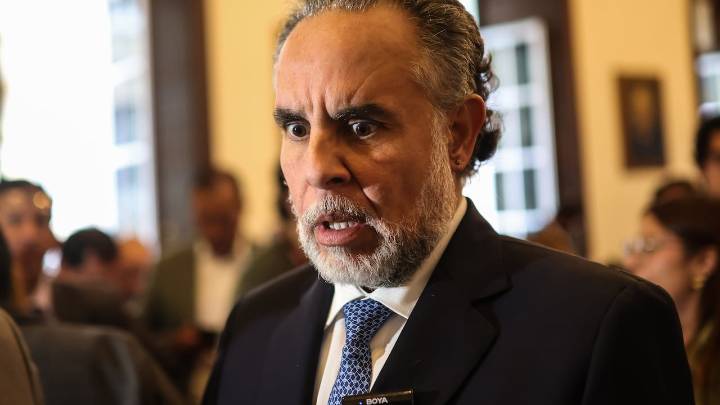 Precandidatos que se sometieron a pruebas de toxicología retan en vivo a Benedetti por su risa: “Debería responder con un examen”