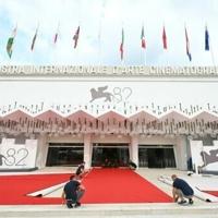 Showtime for Venice Film Festival, with monsters, aliens, Clooney and Roberts