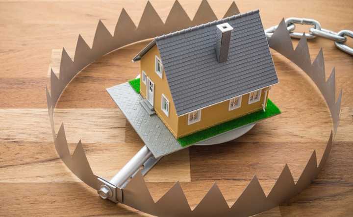 Más familias hispanas estafadas con el Sueño Americano en los Hampton