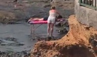 Montan una camilla de masaje en plena playa de Tenerife: “Esto ya supera el postureo”
