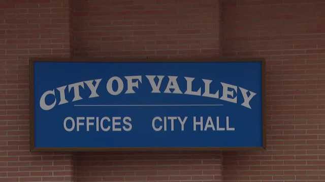 Valley mayor voices concern after two city employees resign