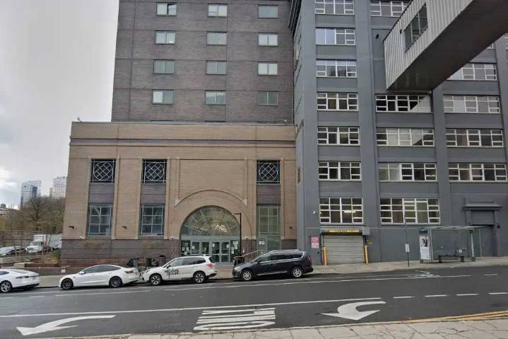 Man found dead with head trauma at Dumbo supportive housing site • Brooklyn Paper