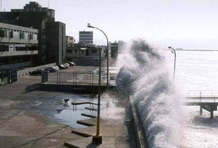 ¡Cuidado con el mar! Oleajes intensos azotarán la costa del lunes 18 al viernes 22