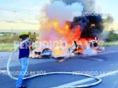 Conductor evacua vehículo en Monclova tras incendio repentino
