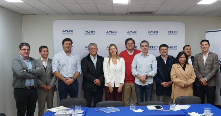 Trabajadores de la Asociación Chilena de Municipalidades (ACHM) acusan despidos irregulares, “listas negras” y maltrato laboral