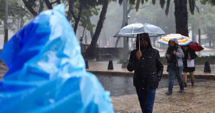 Lluvias eléctricas amenazan la CDMX este sábado; Alerta Roja en Álvaro Obregón