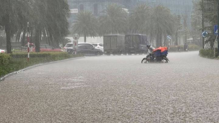 Three people killed and more than a dozen injured as Typhoon Kajiki hits Vietnam