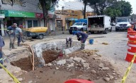 Atienden socavón y fuga de agua en Calzada de los Misterios; trabajos afectan la circulación en la GAM