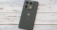 Este Motorola PREMIUM más barato que el iPhone 16 y mejor con pantalla de 144Hz, RAM de 16GB y carga en 15 minutos