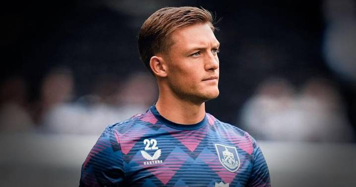 Burnley tomó drástica decisión con Oliver Sonne tras criticado debut en la Premier League