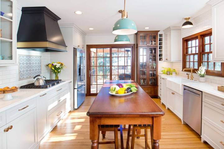 Designers Say These 7 Kitchen Layout Mistakes Can Make the Space Feel "Overcrowded and Dysfunctional"