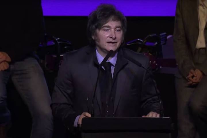 Milei presentó a sus candidatos, elogió a Karina y criticó al kirchnerismo por un posible “fraude”
