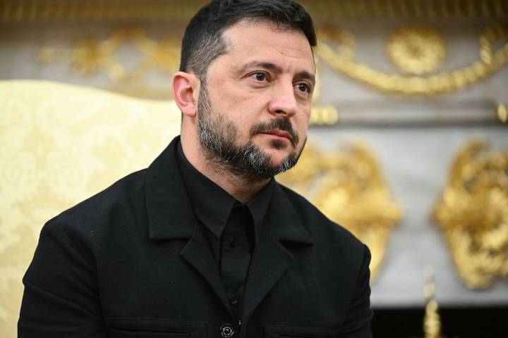 ¿Sumisión o resistencia? Qué hay detrás del ‘traje’ que Zelenski llevó en su reunión con Trump