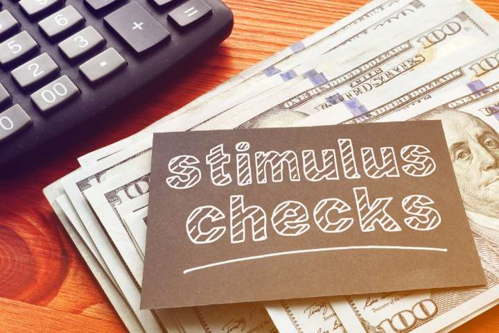 ¿Quiénes recibirán un cheque de estímulo de hasta $1,700 este 21 de agosto?