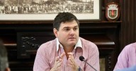 Gobierno se resiste a idea de alcaldes de destinar IVA de las comunas para financiar Ley de Seguridad Municipal
