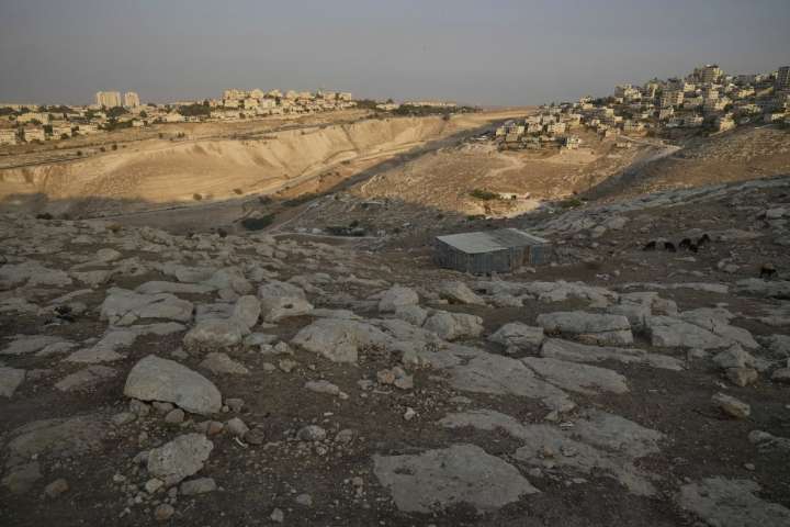 Israel approves settlement project that could divide the West Bank