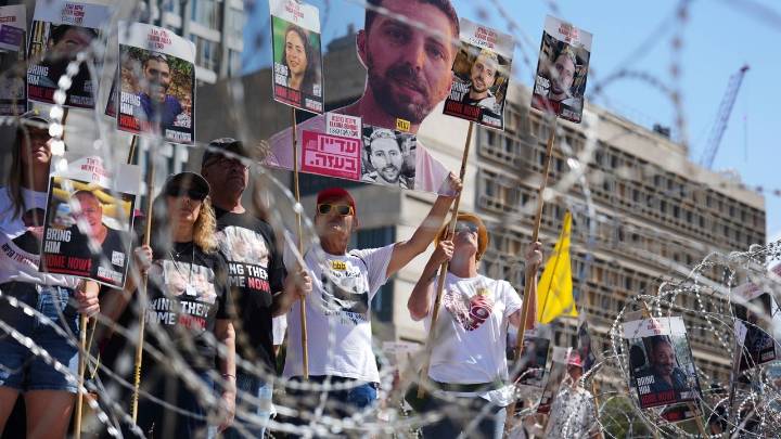 Israeli fire again kills Gaza aid-seekers as US envoy meets with hostages' families