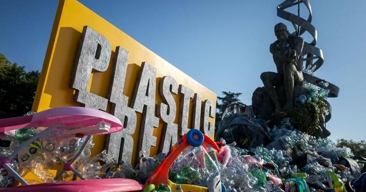 Global plastic treaty talks end in failure as countries remain bitterly divided over how to tackle the crisis