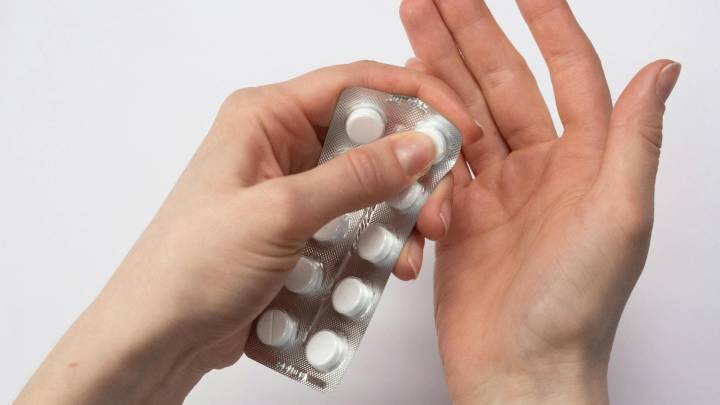 Medicamentos y sol, una combinación que puede dañar tu piel: "La mayoría de gente lo desconoce"