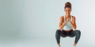 Seis ejercicios de fuerza que toda mujer debería hacer a partir de los 40 años
