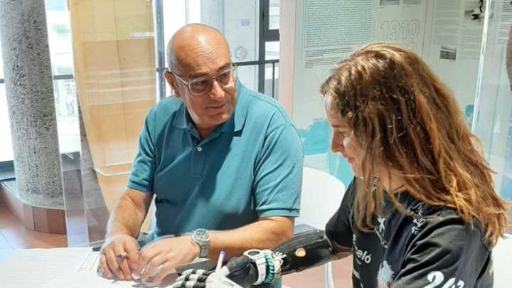 El Océano Surf Museo de Valdoviño incorpora material de Sarah Almagro, campeona del mundo de surf adaptado