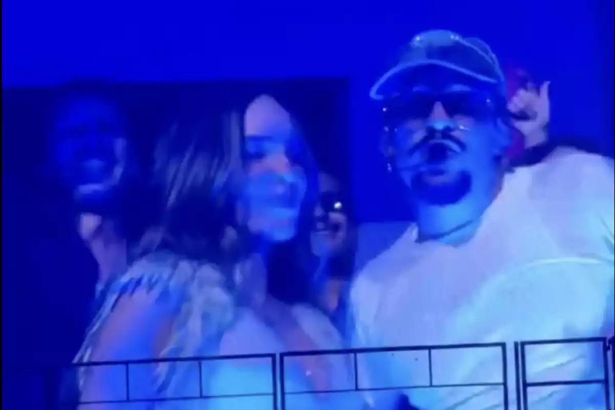 Belinda enciende el show de Bad Bunny: el reguetonero le canta y ella responde con baile