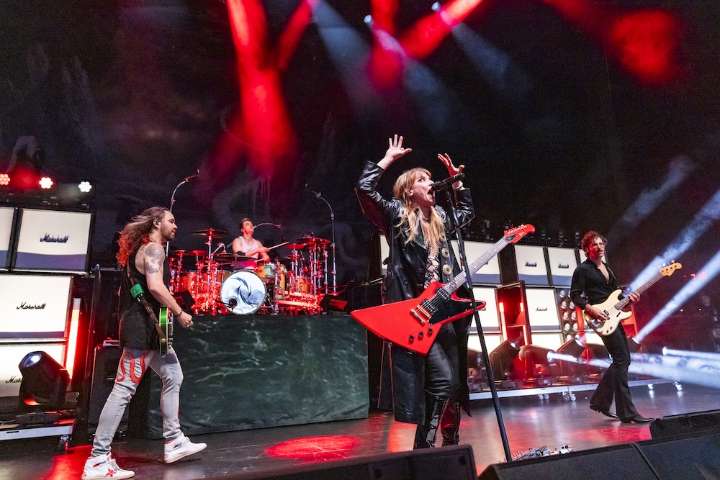 Heavy rock tandem blasts away the clouds at Pine Knob Music Theatre