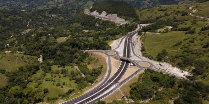 Contraloría advierte riesgos por reprogramación unilateral de vigencias futuras en concesiones viales 