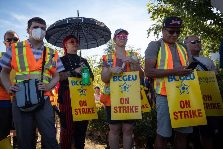 B.C. public sector workers approve strike, union issuing 72