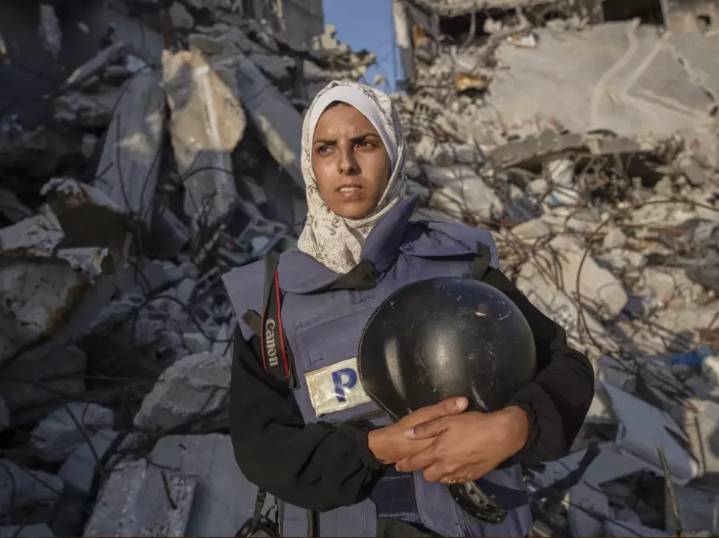 Una periodista de AP entre 5 periodistas muertos en ataques israelíes a un hospital de Gaza