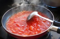 La ANMAT recomienda suspender el consumo de tomate triturado tras detectar posibles gusanos