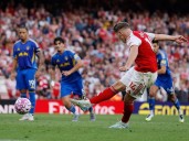 Arsenal cruise past Leeds
