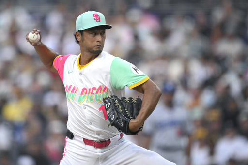 Darvish y el bullpen brillan para que Padres superen 2-1 a Dodgers y los alcancen en el Oeste