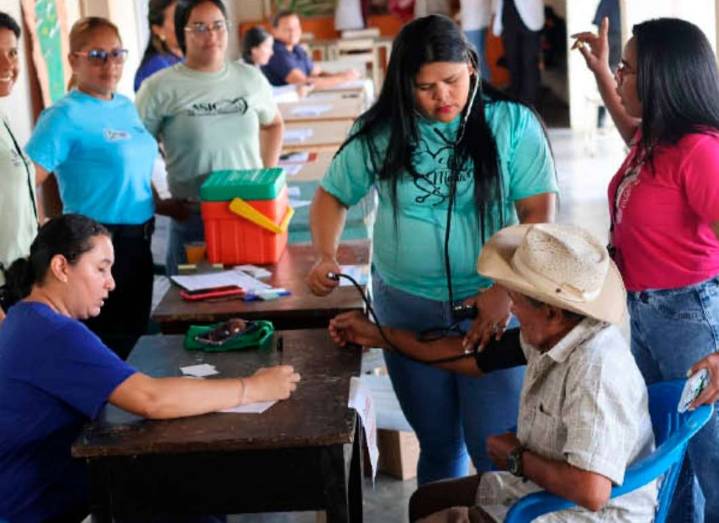 Programa «Más años, más amor» favoreció a abuelos en Guárico