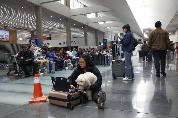 AICM suspende operaciones por segunda ocasión debido a intensas lluvias