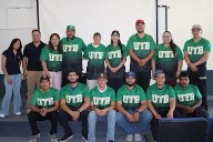 Recibe equipo de béisbol de la UT de la Babícora uniformes deportivos