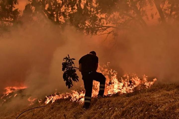 Murió un bombero en los incendios de los Estados Unidos