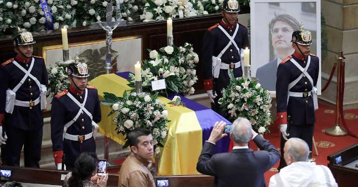 Abre Capitolio Nacional de Colombia sus puertas al público para despedir a Miguel Uribe