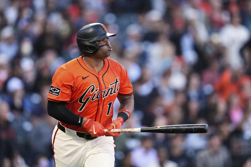Devers conecta jonrón temprano y Gigantes blanquean 5