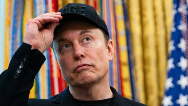 Musk demanda a Apple y OpenAI, a los que acusa de prácticas anticompetencia
