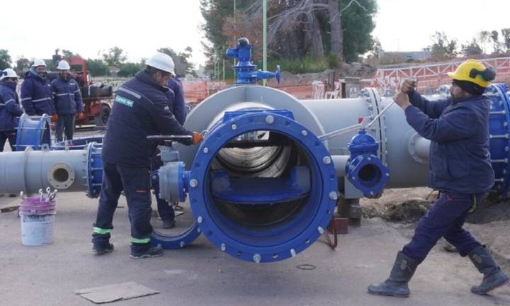 Martes y miércoles habrá menos presión de agua por trabajos en el Acueducto Brandsen