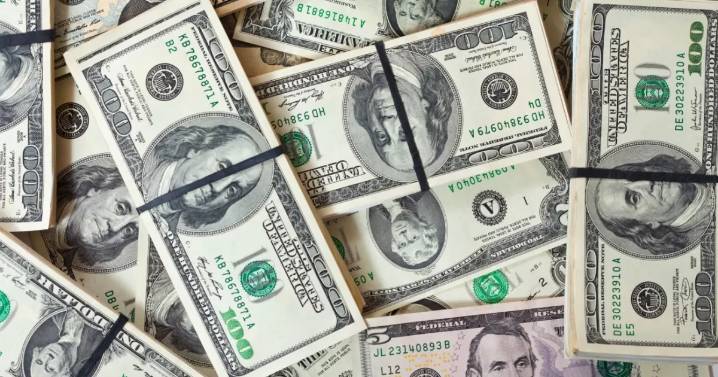 El dólar cerró la semana con tendencia a la baja en Colombia, por de factores internos y externos